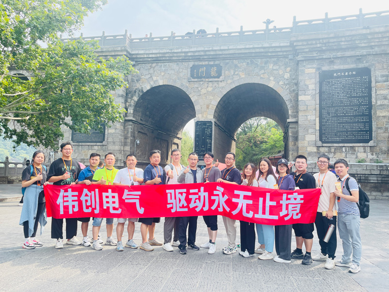 Longmen Mağaraları'ndaki Grup Fotoğrafı